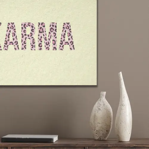 Karma - Luipaardprint - Geel PET vilt klein -sfeer6_closeup