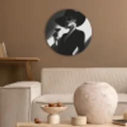 Vrouw - Wijn - Chic Akoestische PET Vilt - Rond klein -sfeer1