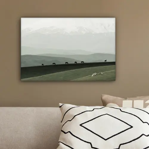 Grijs - Berg - Paarden canvas 2cm klein -sfeer3