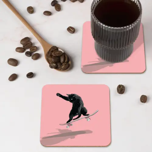 Kat - Skateboard - Roze onderzetter kurk middel -sfeer2