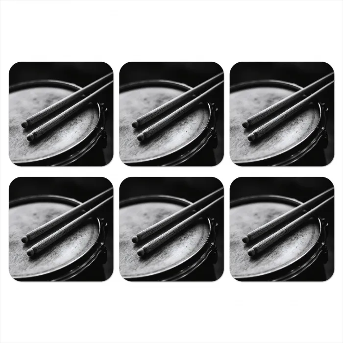 Trommel - Close-up - Drumstokken - Zwart onderzetter kurk middel -3d
