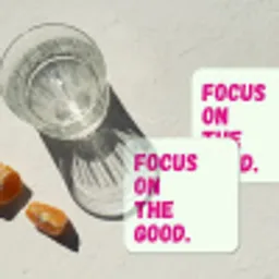 Focus on the good - Beige - Roze onderzetter kurk middel -sfeer4