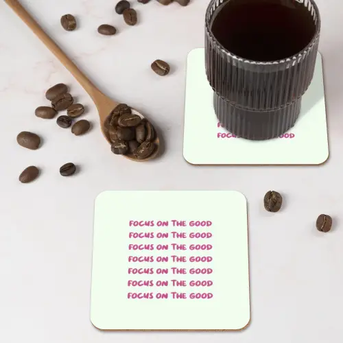 Focus on the good - Roze onderzetter kurk middel -sfeer2