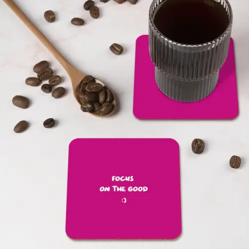 Focus - Smiley - Roze onderzetter kurk middel -sfeer2