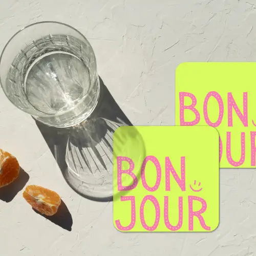 Groen - Smiley - Bonjour - Roze onderzetter kurk middel -sfeer4