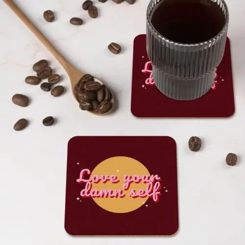 love your damn self - Cirkel - Glitter - Rood onderzetter kurk middel -sfeer2