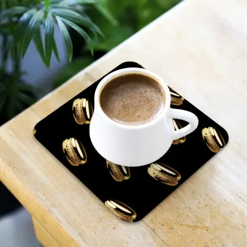 Macarons - Patroon - Goud - Zwart onderzetter kurk middel -sfeer5