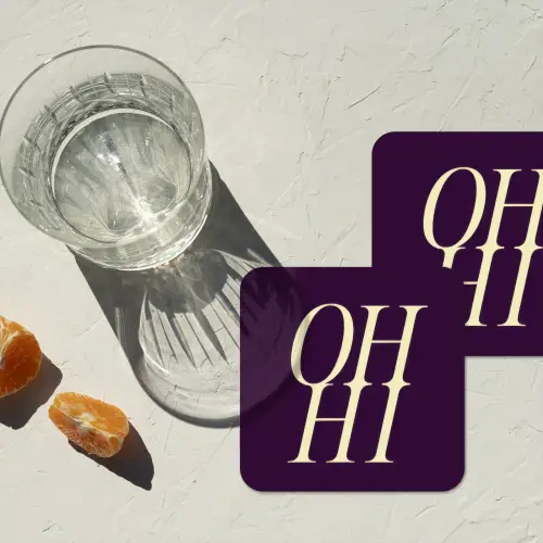 Oh hi - Paars - Minimalistisch onderzetter kurk middel -sfeer4