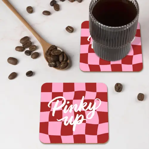 Pinky up - Geblokt - Bordeauxrood onderzetter kurk middel -sfeer2