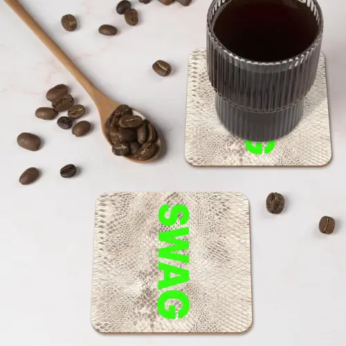 Slangenprint - SWAG - Neon - Groen onderzetter kurk middel -sfeer2