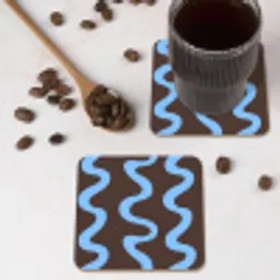 Kronkelende lijnen - Blauw - Bruin - Minimalistisch onderzetter kurk middel 366 -sfeer2