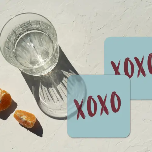 XOXO - Blauw - Rood onderzetter kurk middel -sfeer4