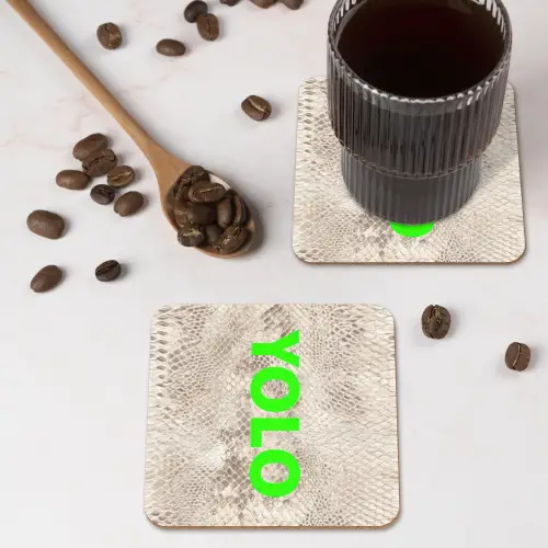 YOLO - Groen - Neon - Slangenprnt onderzetter kurk middel -sfeer2