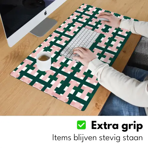 Vlechtpatroon - Groen - Roze - Grafisch Muismat XXL klein 681 -sfeer3
