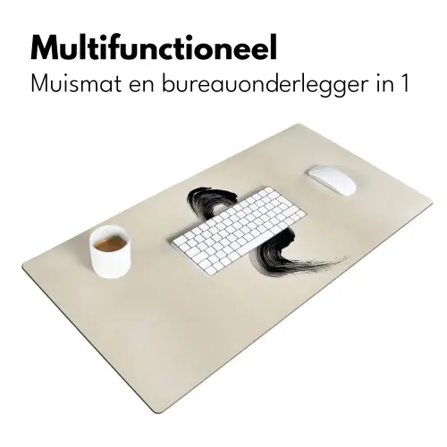 Penseelstreek - Zwart - Minimalistisch Muismat XXL klein -sfeer4
