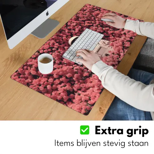 Bloemen - Roze - Astronaut Muismat XXL klein -sfeer3