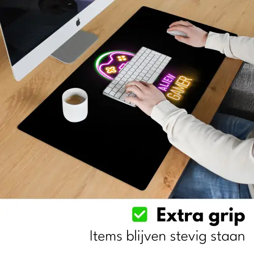 gaming-quotes-neon-alien-gamer-controller Muismat XXL klein -sfeer3