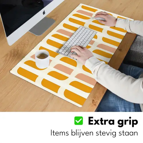 Geometrisch - Patroon - Geel - Roze Muismat XXL klein 681 -sfeer3