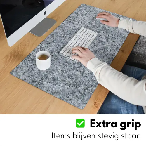 graniet-steen-patroon-design-grijs Muismat XXL klein -sfeer3
