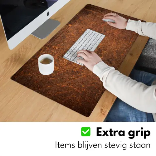 leer-structuur-bruin-oranje Muismat XXL klein -sfeer3