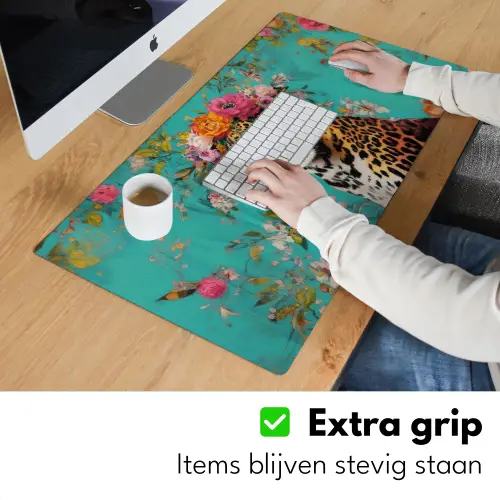 Luipaard - Bloemen - Kroon Muismat XXL klein -sfeer3