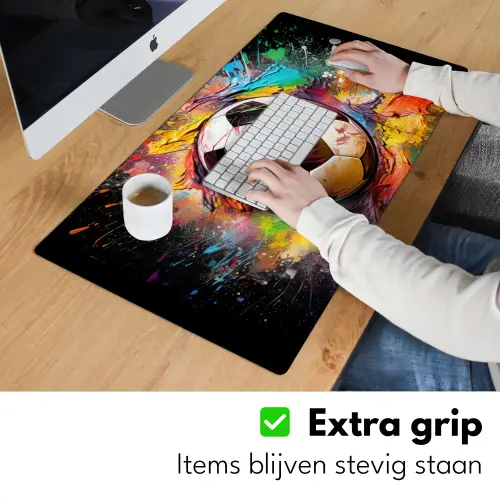 Voetbal - Verf - Kleuren - Zwart - Wit Muismat XXL klein -sfeer3
