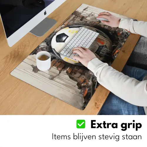 Voetbal - Muur - Zwart - Wit Muismat XXL klein -sfeer3