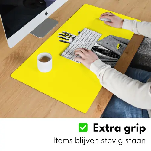 Pak - Hand - Geel Muismat XXL klein -sfeer3