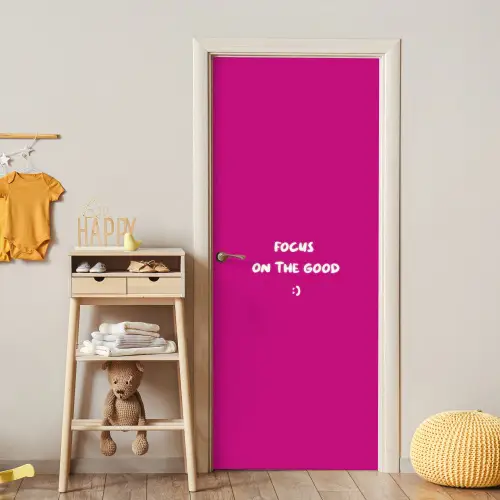 Focus - Smiley - Roze deurposter klein -sfeer4
