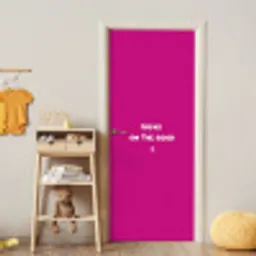 Focus - Smiley - Roze deurposter klein -sfeer4