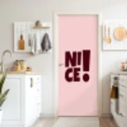 Nice - Uitroepteken - Roze deurposter klein -sfeer5