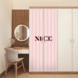 Nice - Strepen - Roze deurposter klein -sfeer3