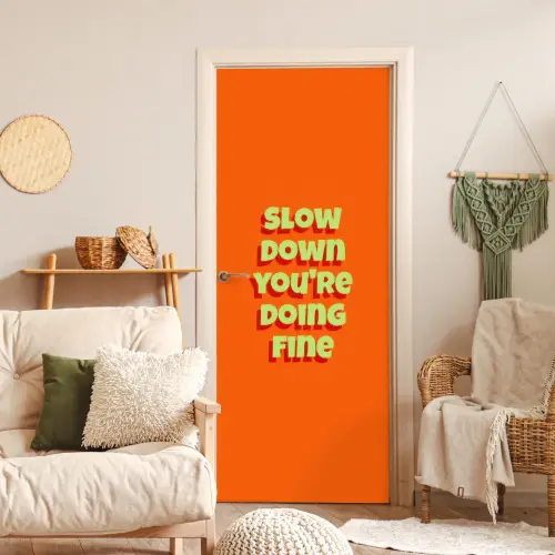 Slow down you're doing fine - Oranje - Simple deurposter klein -sfeer2