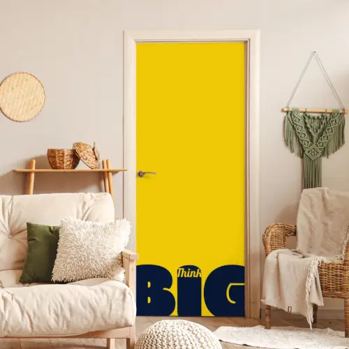 Geel - Think big - Grafisch deurposter klein -sfeer2