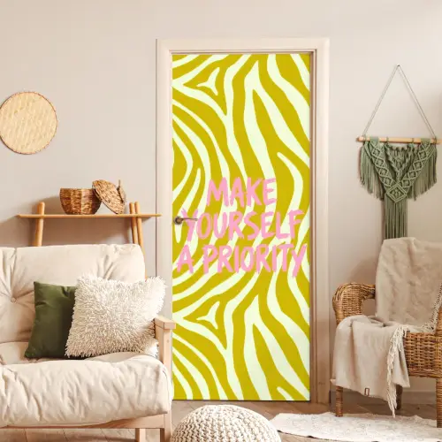 Zebraprint - Priority - Roze deurposter klein -sfeer2