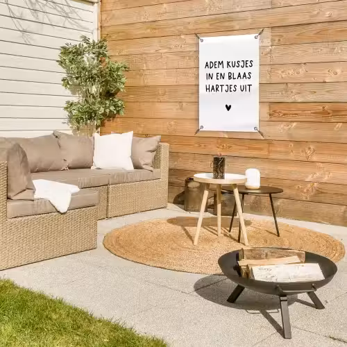 Adem kusjes in en blaas hartjes uit - Spreuken - Quotes tuinposter los doek klein -sfeer4