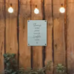 Thuis is het plekje waar de liefde woont tuinposter los doek klein -sfeer1