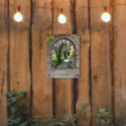 Oude deuren naar een tuinpad tuinposter los doek klein -sfeer1