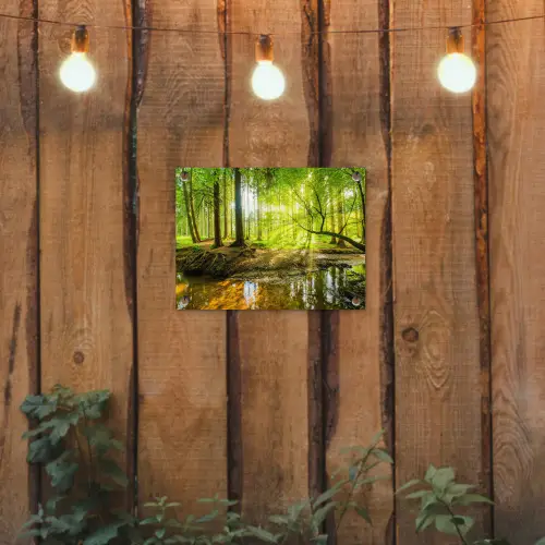 Zonnestralen in een groen bos tuinposter los doek klein -sfeer1