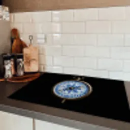 Kompas - Delfts blauw - Zwart Inductie beschermer vinyl 3mm klein -sfeer3