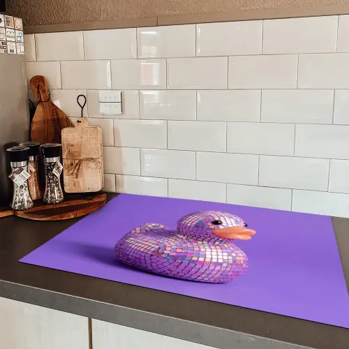 Disco - Eend - Paars Inductie beschermer vinyl 3mm klein -sfeer3