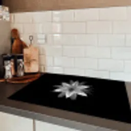Bloem - Zwart - Wit Inductie beschermer vinyl 3mm klein -sfeer3