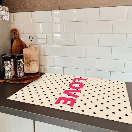 Love - Stippen - Roze Inductie beschermer vinyl 3mm klein -sfeer3