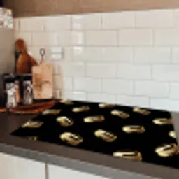 Macarons - Patroon - Goud - Zwart Inductie beschermer vinyl 3mm klein -sfeer3