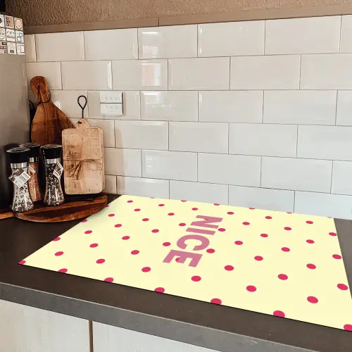 Nice - Stippen - Roze - Geel Inductie beschermer vinyl 3mm klein -sfeer3
