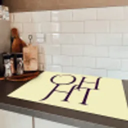 Oh hi - Geel - Monogram Inductie beschermer vinyl 3mm klein -sfeer3