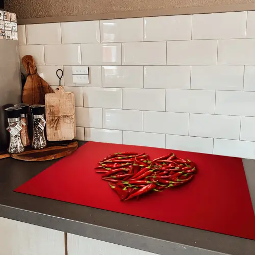 Pepers - Rood - Hart Inductie beschermer vinyl 3mm klein -sfeer3