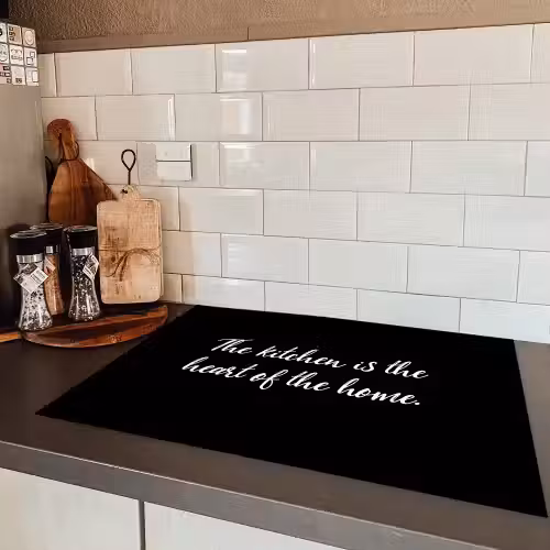 Spreuken - Koken - Thuis - The kitchen is the heart of the home - Quotes Inductie beschermer vinyl 3mm middel -sfeer3