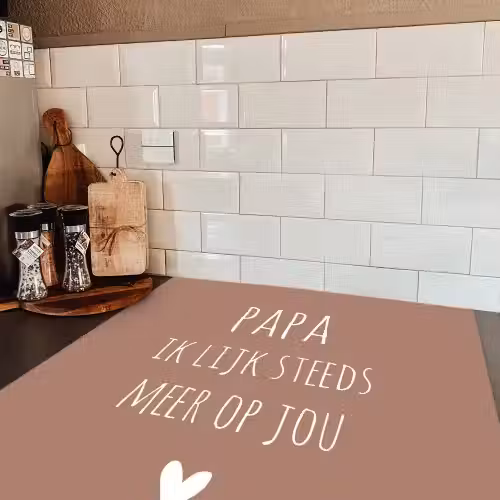 Spreuken - Papa ik lijk steeds meer op jou - Quotes - Papa - Stef Bos Inductie beschermer vinyl 3mm middel -sfeer3