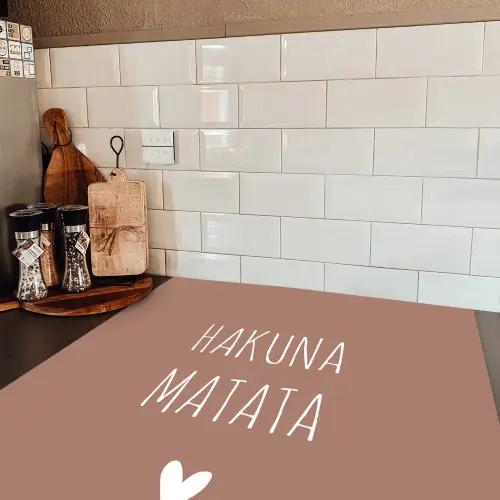 Spreuken - Hakuna matata - Quotes Inductie beschermer vinyl 3mm middel -sfeer3